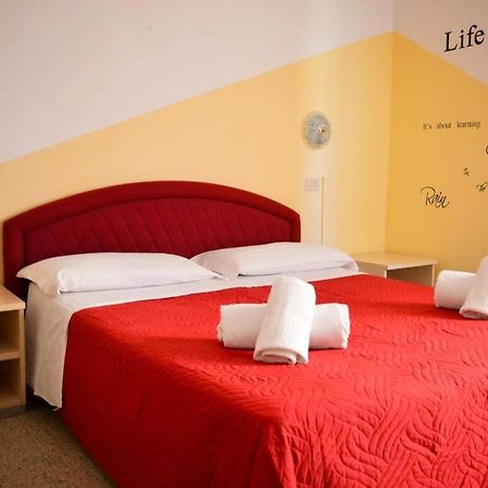 Hotel Cirene Римини Экстерьер фото