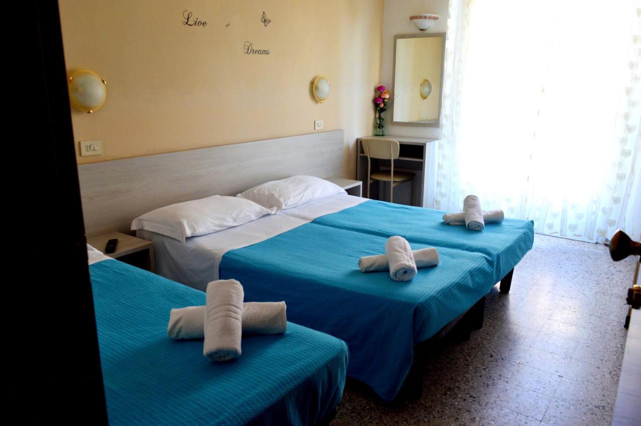 Hotel Cirene Римини Экстерьер фото