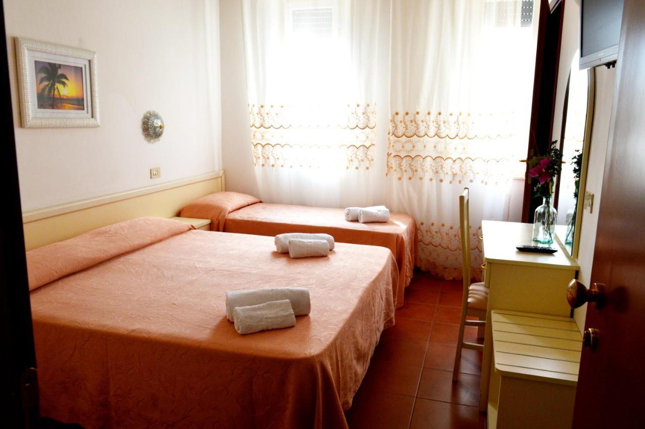 Hotel Cirene Римини Экстерьер фото