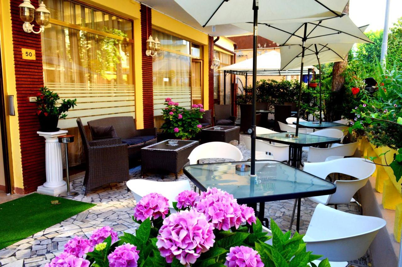 Hotel Cirene Римини Экстерьер фото