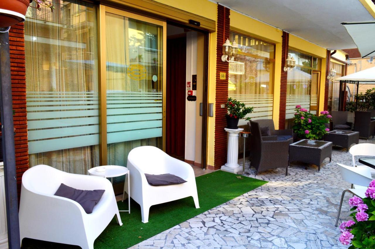 Hotel Cirene Римини Экстерьер фото