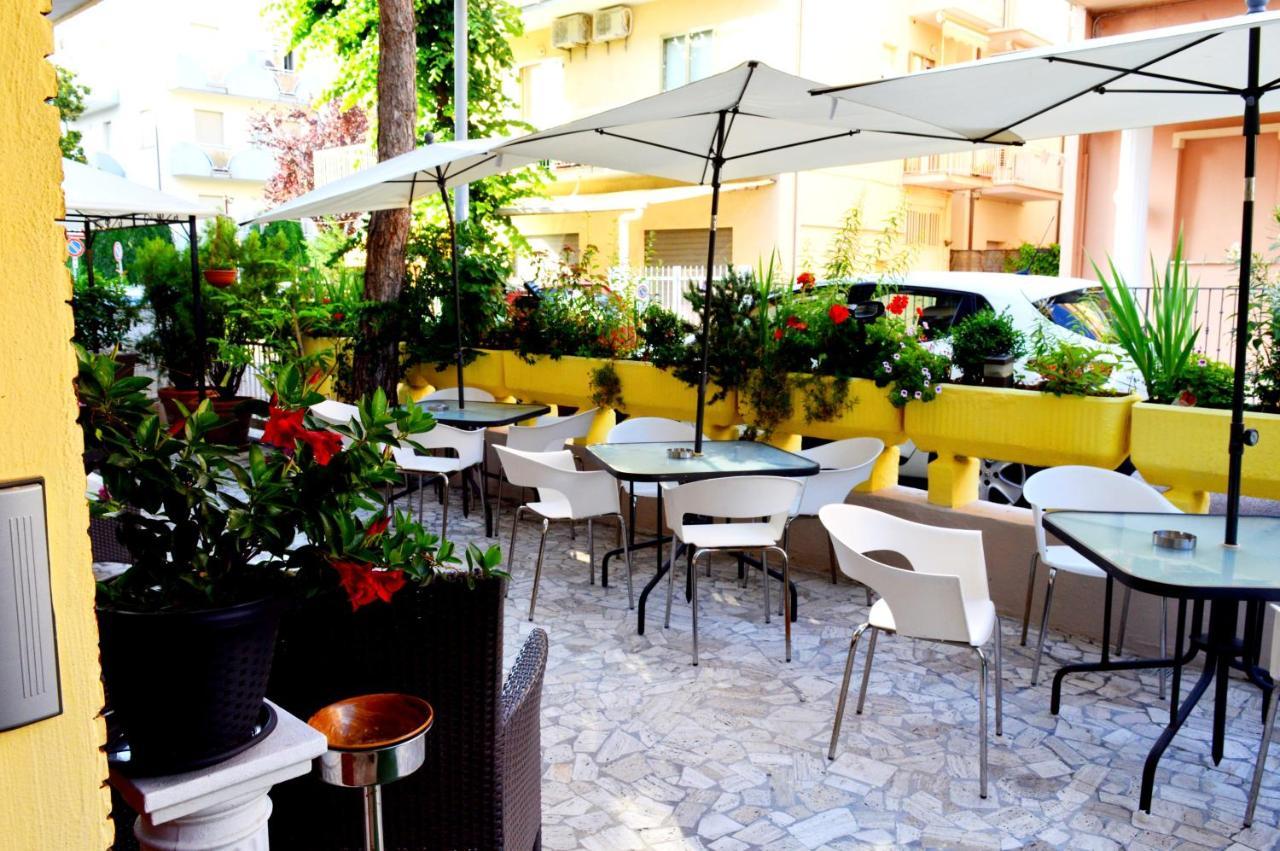 Hotel Cirene Римини Экстерьер фото