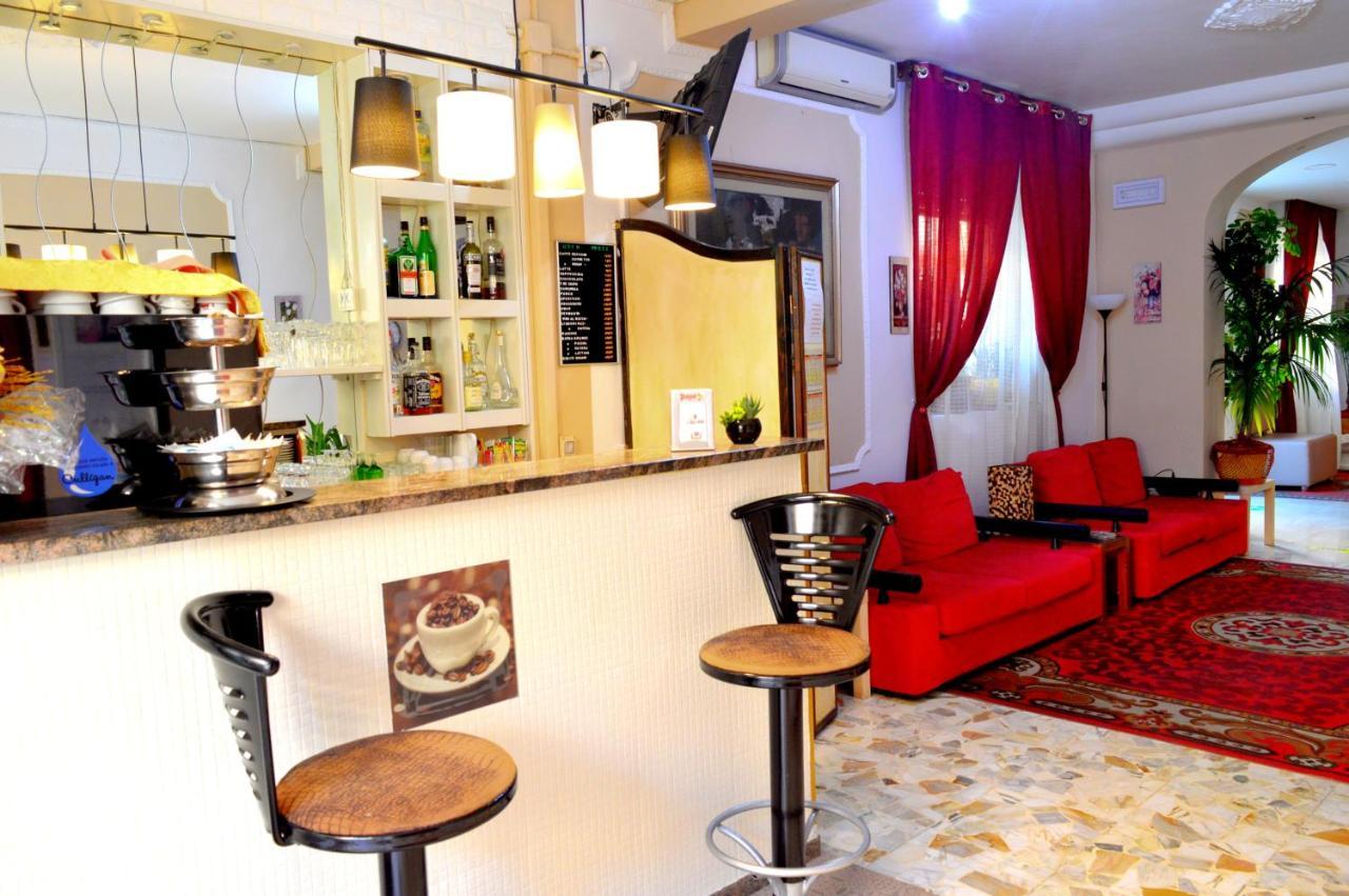Hotel Cirene Римини Экстерьер фото
