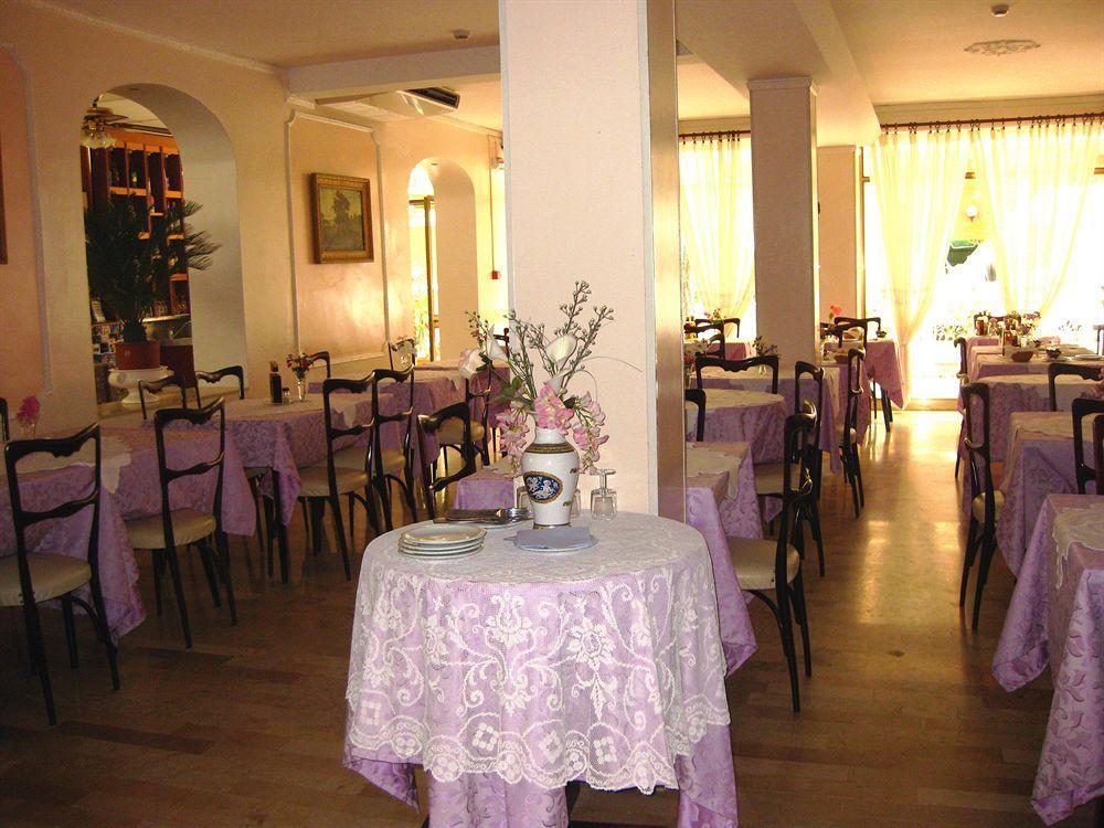 Hotel Cirene Римини Экстерьер фото