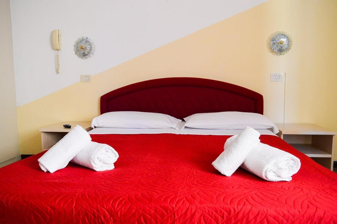 Hotel Cirene Римини Экстерьер фото
