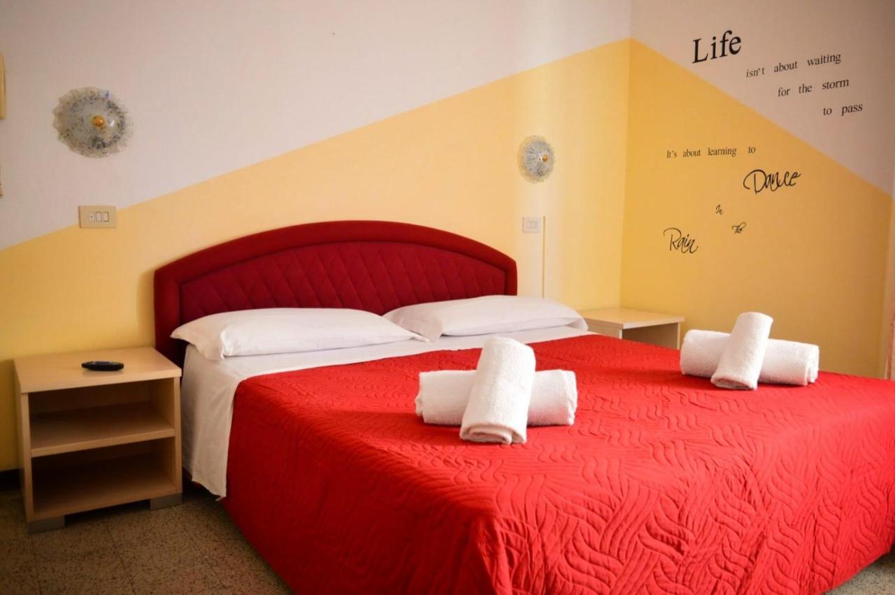 Hotel Cirene Римини Экстерьер фото