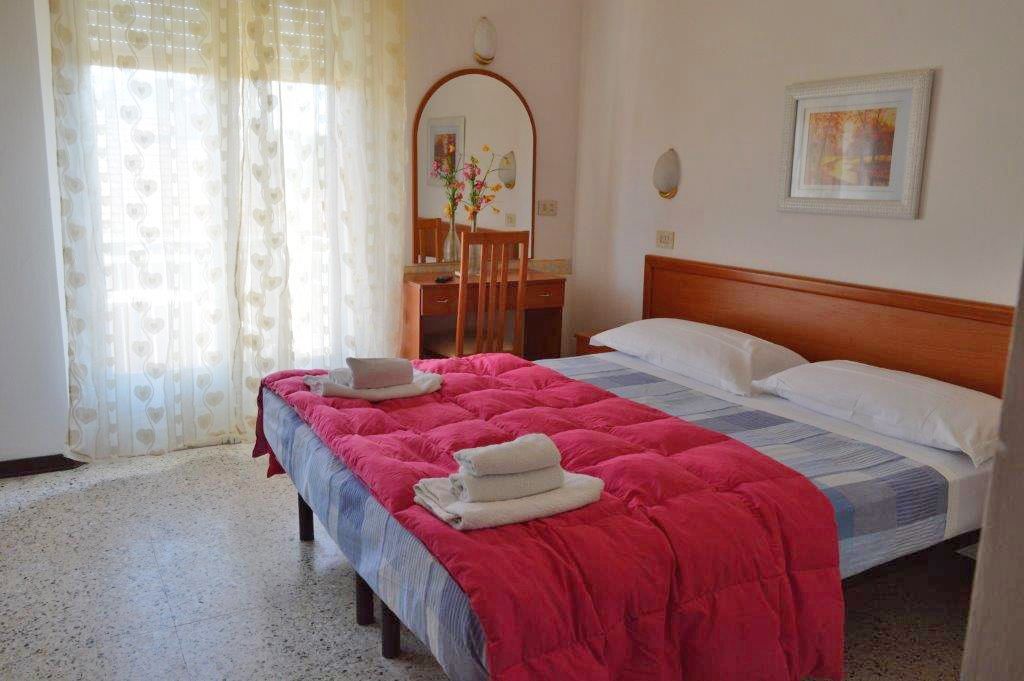 Hotel Cirene Римини Экстерьер фото